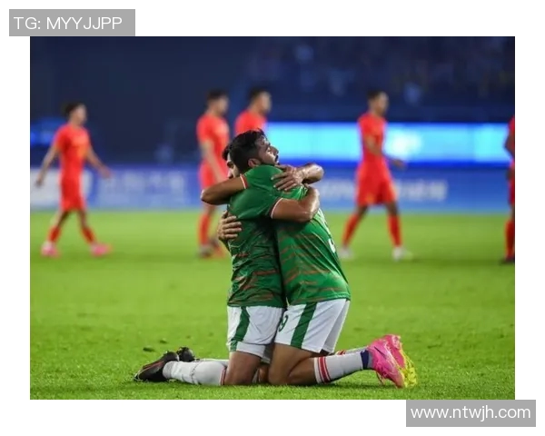 南京足球队与杭州足球队赛后分析力量对比与战术探讨 南京足球队与杭州足球队赛后分析力量对比与战术探讨