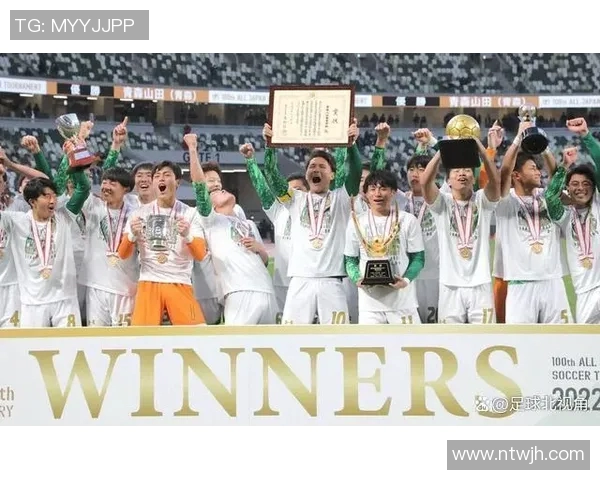 广州足球队在世界锦标赛中的灵活性表现与战术创新分析 广州足球队在世界锦标赛中的灵活性表现与战术创新分析