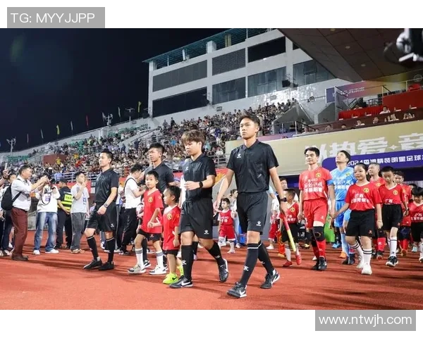 挑战足球明星合拍特效的创意之旅与精彩瞬间揭秘 挑战足球明星合拍特效的创意之旅与精彩瞬间揭秘