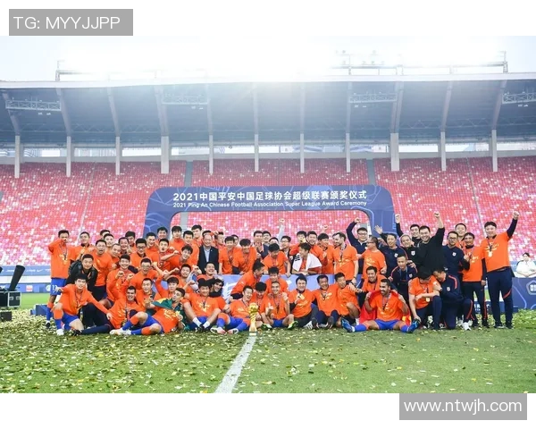 足球明星因过度使用手机导致设备损坏引发热议,球迷纷纷调侃其生活习惯 足球明星因过度使用手机导致设备损坏引发热议,球迷纷纷调侃其生活习惯