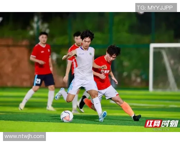 足球明星的光环下我也能闪耀的梦想与坚持 足球明星的光环下我也能闪耀的梦想与坚持